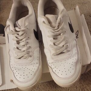 Nike Men's White and Black Perforated Sneakers